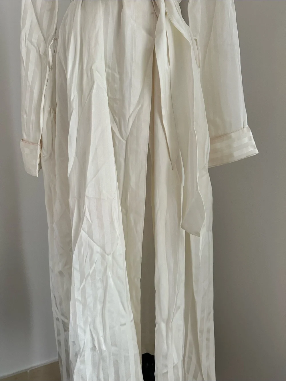 Malizia , La Perla group set Women's Ivory Silk Robe with nightgown